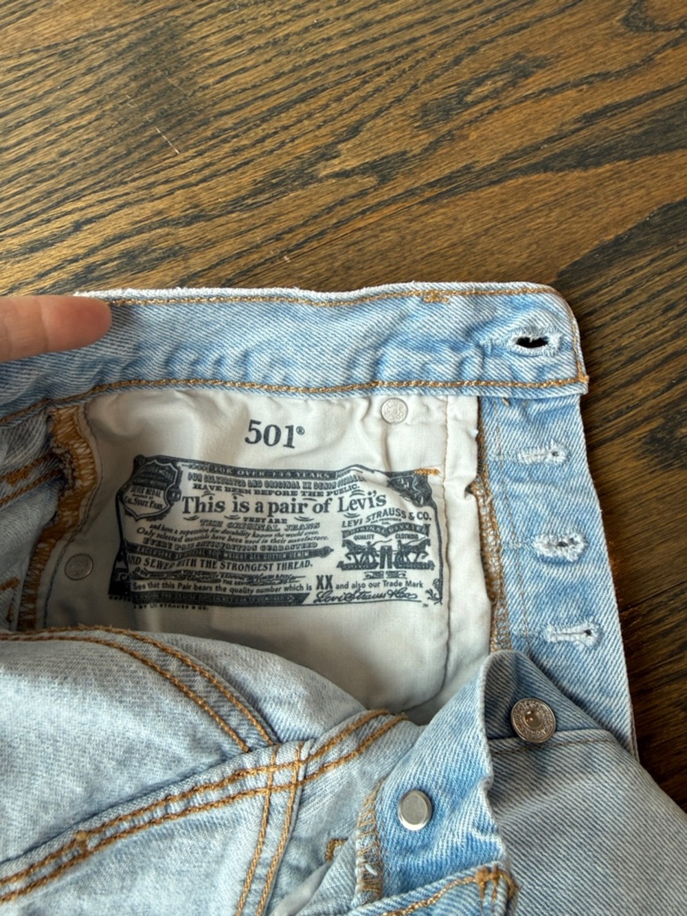 Levi's 501 Light Wash Distressed Jean shorts 6” inseam size 24 like new - Picture 9 of 10